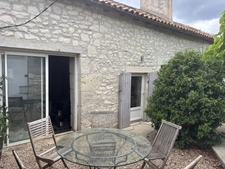 Maison de village en pierre 
