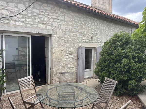 Maison de village en pierre 