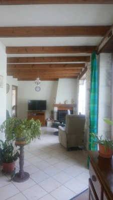 Maison de village en pierre avec dépendances