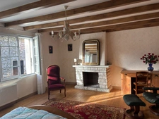 Maison de village en pierre avec dépendances