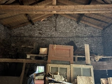 Maison de village en pierre avec dépendances