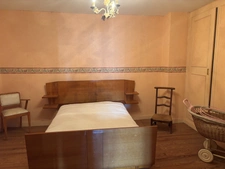 Maison de village en pierre avec dépendances