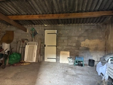 Maison de village en pierre avec dépendances