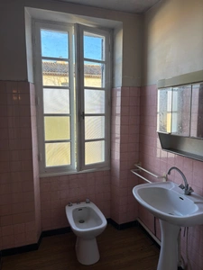 Maison de village en pierre avec dépendances