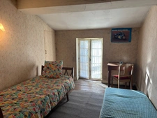 Maison de village en pierre avec dépendances