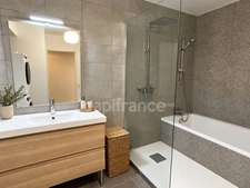 Appartement T3 avec terrasse, jardin et deux stationnements – Centre de Rousset