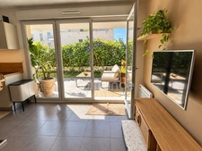 Appartement T3 avec terrasse, jardin et deux stationnements – Centre de Rousset