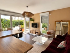 Appartement T3 avec terrasse, jardin et deux stationnements – Centre de Rousset