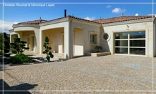 Rare and unique. Agen, 6 km away, prestigious house built in 2018 with 207 m² of living space on a wooded plot of 1698 m². Triple garage.