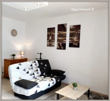 Lectoure, on the outskirts of the village, a property complex of 324 m² of living space, spread over two levels on a plot of over 5,000 m². Ideal for a rental investment!