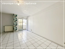 Exclusivité ! AGEN, proche lycée Palissy, agréable appartement T2 en duplex de 59 m² avec balcon et place de parking couverte.