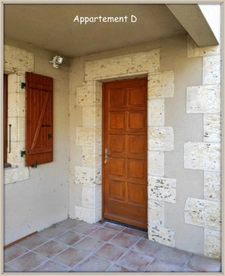 Lectoure, on the outskirts of the village, a property complex of 324 m² of living space, spread over two levels on a plot of over 5,000 m². Ideal for a rental investment!