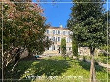Agen quartier Préfecture, élégante demeure du XIXe siècle de 292 m² avec ascenseur, jardin, garage et piscine.