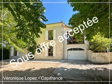 Agen, à seulement 6kms, authentique maison en pierre de 203m² avec grand terrain, garage et cave.
