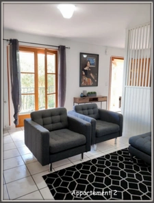 Lectoure, on the outskirts of the village, a property complex of 324 m² of living space, spread over two levels on a plot of over 5,000 m². Ideal for a rental investment!