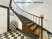 Agen, city center, superb 266 m² stone house, fully renovated, garden, swimming pool, workshop, 5-car garage