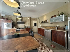 Feugarolles, belle longère en pierre rénovée de 289m² habitables avec jardin, piscine, atelier, séchoir à tabac