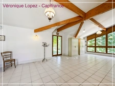 Agen, just 6km away, authentic stone house of 203m² with large grounds, garage and cellar.