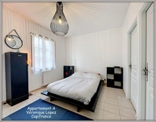 Lectoure, on the outskirts of the village, a property complex of 324 m² of living space, spread over two levels on a plot of over 5,000 m². Ideal for a rental investment!