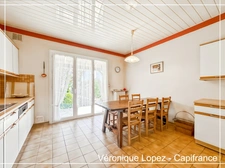 Bon-Encontre, maison située sur les hauteurs, 112 m² habitables, 4 pièces. Grand jardin. Cellier, garage, atelier. 