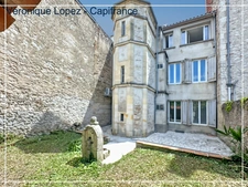 Exclusivité : Agen hyper centre, bel immeuble de caractère en pierre entièrement rénové avec 4 appartements, garage et jardin