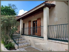 Lectoure, on the outskirts of the village, a property complex of 324 m² of living space, spread over two levels on a plot of over 5,000 m². Ideal for a rental investment!