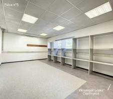 AGEN, proche du centre, entrepôt avec bureaux d'une superficie totale de 353 m²