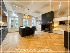 Agen, city center, superb 266 m² stone house, fully renovated, garden, swimming pool, workshop, 5-car garage