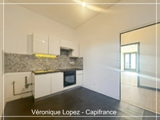 Exclusvité. Villeneuve Sur Lot, appartement T3 traversant au 2ème étage d'un bel immeuble en pierres