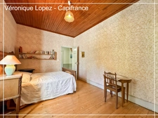 Agen, à seulement 6kms, authentique maison en pierre de 203m² avec grand terrain, garage et cave.