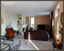 AGEN near the center, beautiful stone house with 7 rooms, veranda, swimming pool, dovecote, large garage on land of 3,951.00 m²