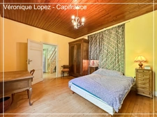 Agen, à seulement 6kms, authentique maison en pierre de 203m² avec grand terrain, garage et cave.
