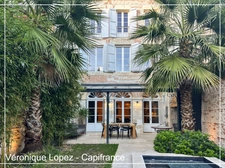 Agen, city center, superb 266 m² stone house, fully renovated, garden, swimming pool, workshop, 5-car garage