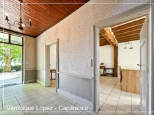 Agen, à seulement 6kms, authentique maison en pierre de 203m² avec grand terrain, garage et cave.