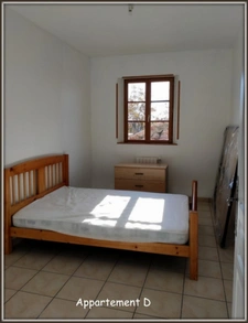 Lectoure, on the outskirts of the village, a property complex of 324 m² of living space, spread over two levels on a plot of over 5,000 m². Ideal for a rental investment!