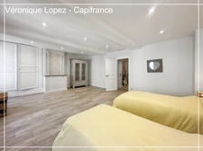 Agen, city center, superb 266 m² stone house, fully renovated, garden, swimming pool, workshop, 5-car garage
