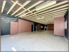 Agen, sortie nord, local  de 353 m² sur deux niveaux avec espace de stockage et bureaux