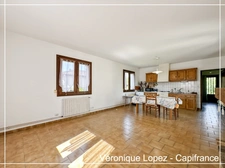 Roquefort, maison de plain-pied T4 de  105m² sur jardin plat et clos de 692m². Garage et abri de jardin