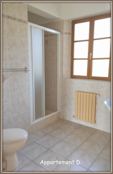 Lectoure, on the outskirts of the village, a property complex of 324 m² of living space, spread over two levels on a plot of over 5,000 m². Ideal for a rental investment!