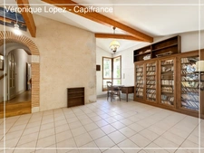 Agen, à seulement 6kms, authentique maison en pierre de 203m² avec grand terrain, garage et cave.