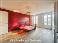 Agen, city center, superb 266 m² stone house, fully renovated, garden, swimming pool, workshop, 5-car garage