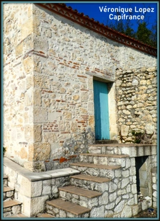 AGEN near the center, beautiful stone house with 7 rooms, veranda, swimming pool, dovecote, large garage on land of 3,951.00 m²