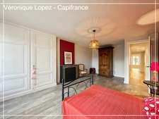 Agen, city center, superb 266 m² stone house, fully renovated, garden, swimming pool, workshop, 5-car garage