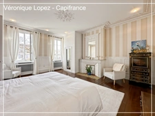 Agen quartier Préfecture, élégante demeure du XIXe siècle de 292 m² avec ascenseur, jardin, garage et piscine.