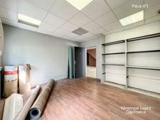 AGEN, proche du centre, entrepôt avec bureaux d'une superficie totale de 353 m²