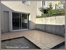 Agen, dans un quartier calme, maison de ville 115 m², 5 pièces principales, avec extérieur