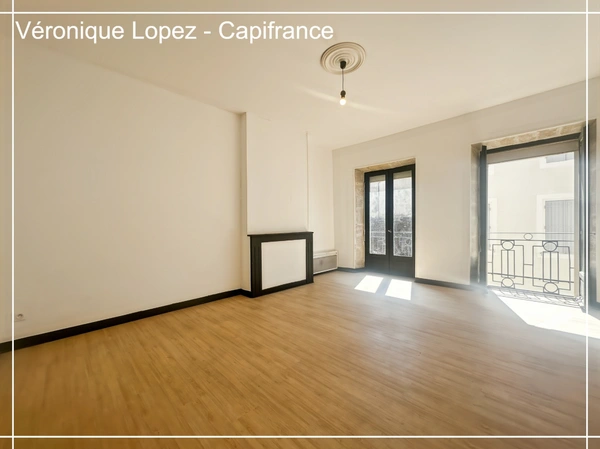 Exclusvité. Villeneuve Sur Lot, appartement T3 traversant au 2ème étage d'un bel immeuble en pierres