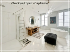 Agen, city center, superb 266 m² stone house, fully renovated, garden, swimming pool, workshop, 5-car garage