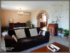 AGEN near the center, beautiful stone house with 7 rooms, veranda, swimming pool, dovecote, large garage on land of 3,951.00 m²