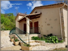 Lectoure, on the outskirts of the village, a property complex of 324 m² of living space, spread over two levels on a plot of over 5,000 m². Ideal for a rental investment!